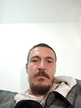 Snapshot of mayk18cm chatting on 10-07-25, 06:32 mayk18cm online show from 10-07-25, 06:32