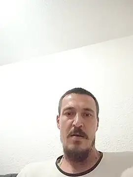 Snapshot of mayk18cm chatting on 10-08-25, 06:38 mayk18cm online show from 10-08-25, 06:38