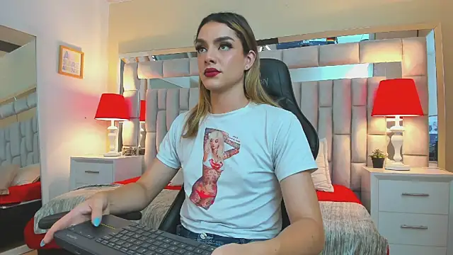 mariiahneedles online show from 12-12-24, 10:31