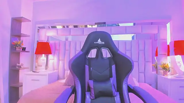 Snapshot of mariiahneedles chatting on 02-13-26, 04:30 mariiahneedles online show from 02-13-26, 04:30