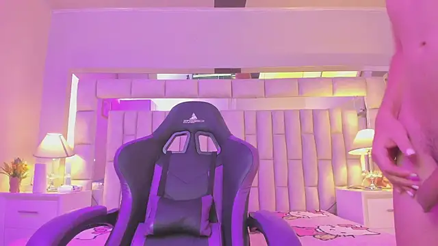 Snapshot of mariiahneedles chatting on 03-26-26, 10:10 mariiahneedles online show from 03-26-26, 10:10