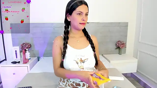 Snapshot of DulceColeman chatting on 05-30-26, 11:40 DulceColeman online show from 05-30-26, 11:40