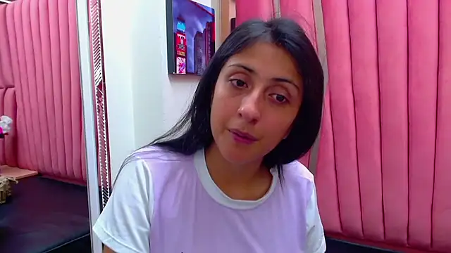 Snapshot of Cameron_cutte chatting on 01-08-25, 02:46 Cameron cutte online show from 01-08-25, 02:46
