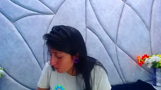 Snapshot of Cameron_cutte chatting on 02-02-25, 02:48 Cameron cutte online show from 02-02-25, 02:48