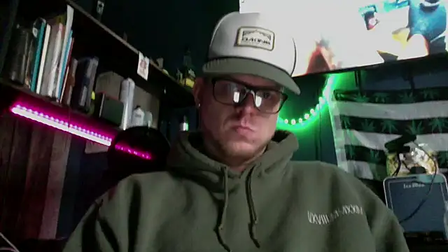 Snapshot of traejddd chatting on 03-21-26, 03:48 traejddd online show from 03-21-26, 03:48