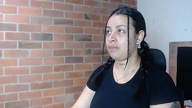 Snapshot of salome__hills1 chatting on 02-25-26, 05:44 salome hills1 online show from 02-25-26, 05:44