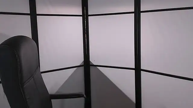 Snapshot of Goddess-Rose chatting on 12-19-24, 11:57 Goddess-Rose online show from 12-19-24, 11:57