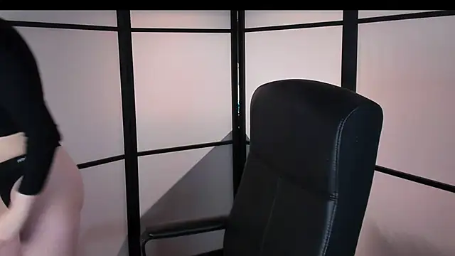 Snapshot of Goddess-Rose chatting on 01-12-25, 11:15 Goddess-Rose online show from 01-12-25, 11:15