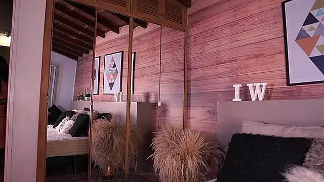 Snapshot of IzzyWild chatting on 10-20-25, 11:43 IzzyWild online show from 10-20-25, 11:43