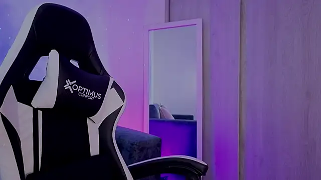 Snapshot of Alisa__walker chatting on 09-30-25, 07:19 Alisa walker online show from 09-30-25, 07:19