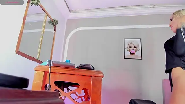 Snapshot of Jimena_Grey chatting on 10-25-25, 01:07 Jimena Grey online show from 10-25-25, 01:07