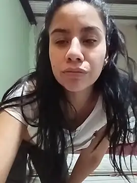 Snapshot of Michellluxo chatting on 05-20-26, 10:27 Michellluxo online show from 05-20-26, 10:27