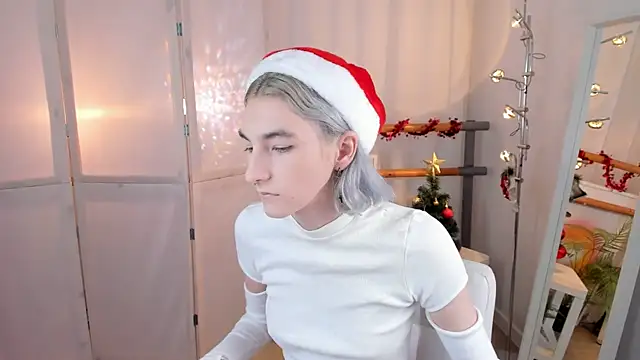 Mia Cheers online show from 12-22-24, 01:44