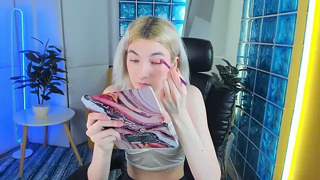 Mia Cheers online show from 01-22-25, 01:42