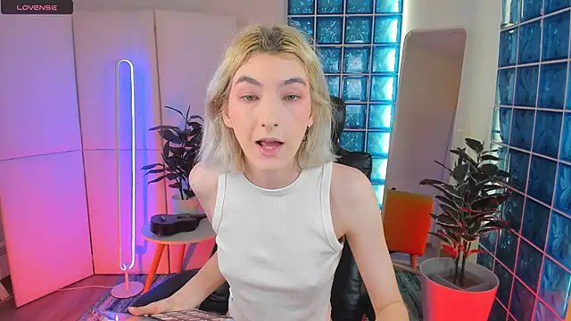 Mia Cheers online show from 01-29-25, 01:49