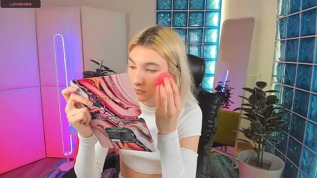 Mia Cheers online show from 02-21-25, 01:55