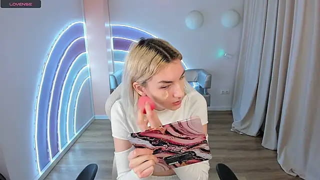 Mia Cheers online show from 02-22-25, 01:46