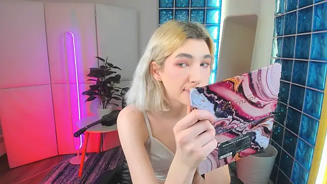 Mia Cheers online show from 02-25-25, 01:50