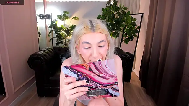 Mia Cheers online show from 03-22-25, 09:45