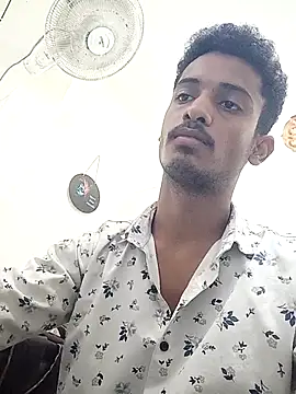 Snapshot of curlyhairboy_ chatting on 09-10-25, 04:56 curlyhairboy online show from 09-10-25, 04:56