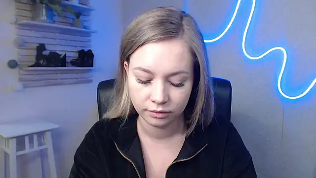 holly xglam online show from 01-08-25, 07:24