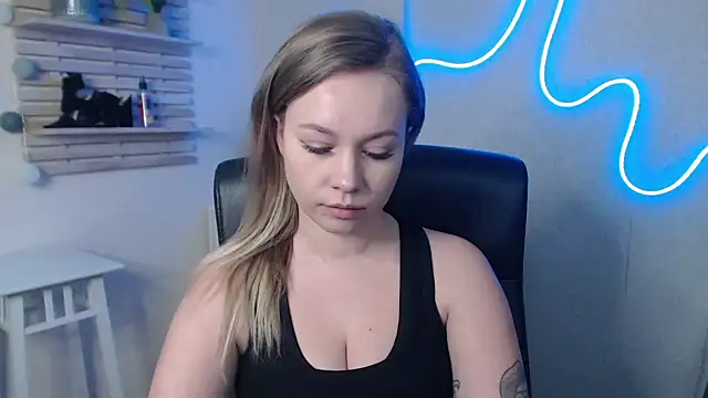 holly xglam online show from 01-09-25, 06:06