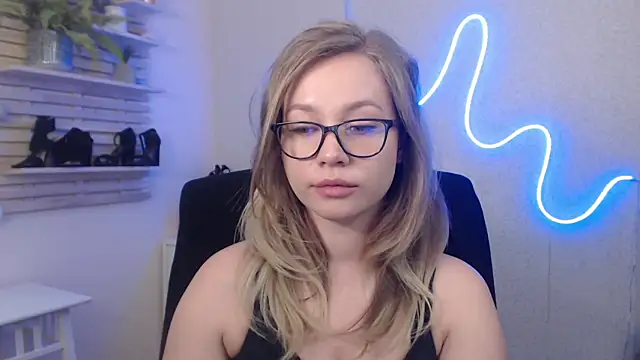 holly xglam online show from 01-22-25, 06:20