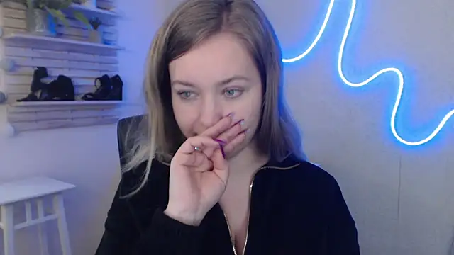 holly xglam online show from 02-05-25, 09:15