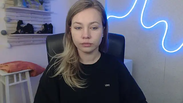 holly xglam online show from 02-06-25, 04:42