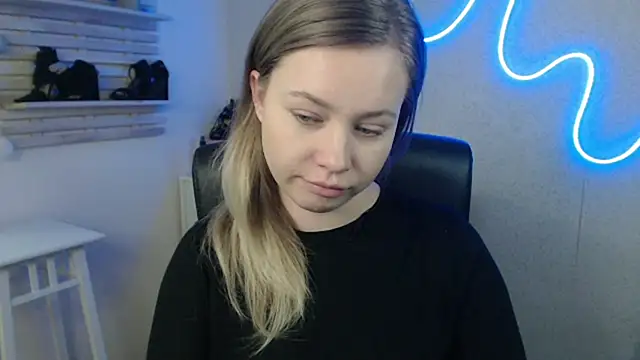 holly xglam online show from 02-10-25, 07:47