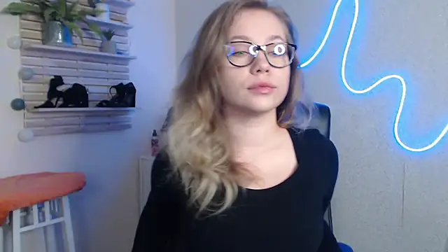 holly xglam online show from 02-12-25, 02:14