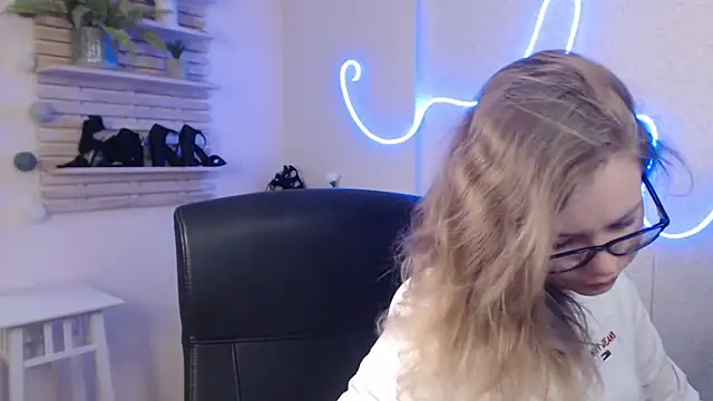 holly xglam online show from 02-14-25, 02:28