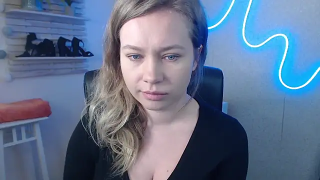 holly xglam online show from 02-18-25, 11:11