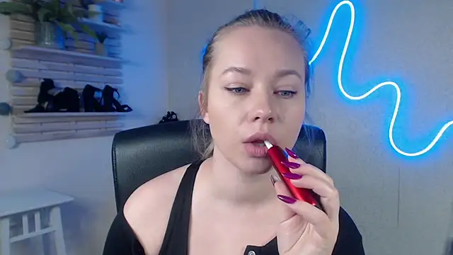 holly xglam online show from 02-20-25, 03:23