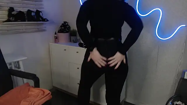 holly xglam online show from 02-24-25, 06:27