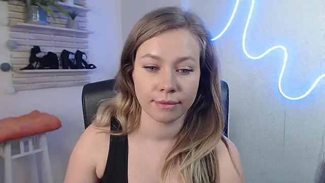 holly xglam online show from 02-26-25, 06:37