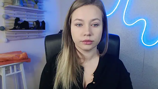 holly xglam online show from 03-18-25, 12:16