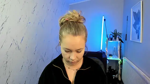 holly xglam online show from 10-01-25, 05:08