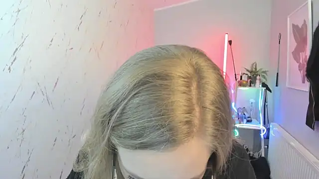 holly xglam online show from 10-08-25, 05:10