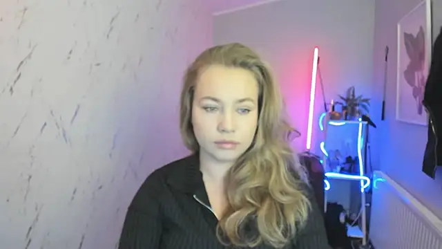 holly xglam online show from 10-15-25, 06:08