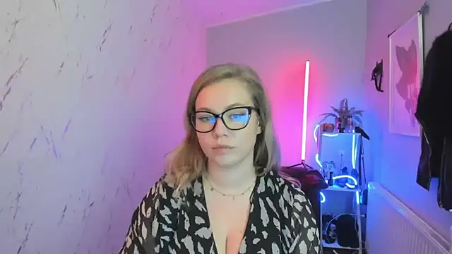 holly xglam online show from 10-29-25, 07:04