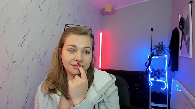 Snapshot of holly_xglam chatting on 02-10-26, 08:02 holly xglam online show from 02-10-26, 08:02