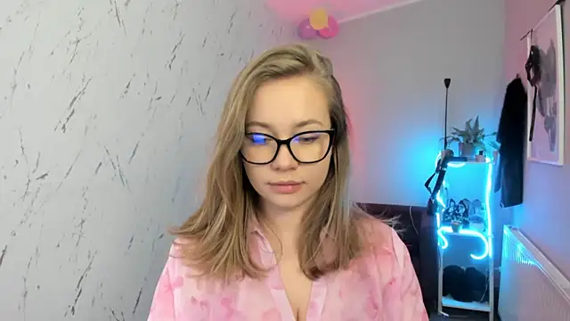 Snapshot of holly_xglam chatting on 02-11-26, 07:52 holly xglam online show from 02-11-26, 07:52