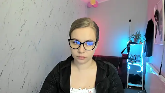 Snapshot of holly_xglam chatting on 02-19-26, 07:43 holly xglam online show from 02-19-26, 07:43