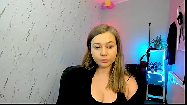 Snapshot of holly_xglam chatting on 02-24-26, 09:13 holly xglam online show from 02-24-26, 09:13