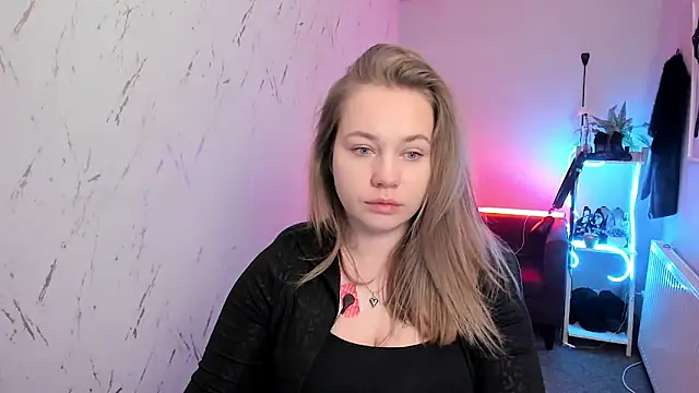 Snapshot of holly_xglam chatting on 03-04-26, 07:20 holly xglam online show from 03-04-26, 07:20