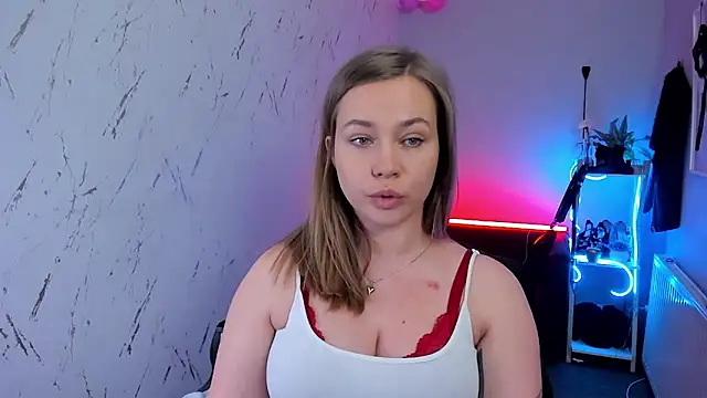 Snapshot of holly_xglam chatting on 03-10-26, 07:19 holly xglam online show from 03-10-26, 07:19