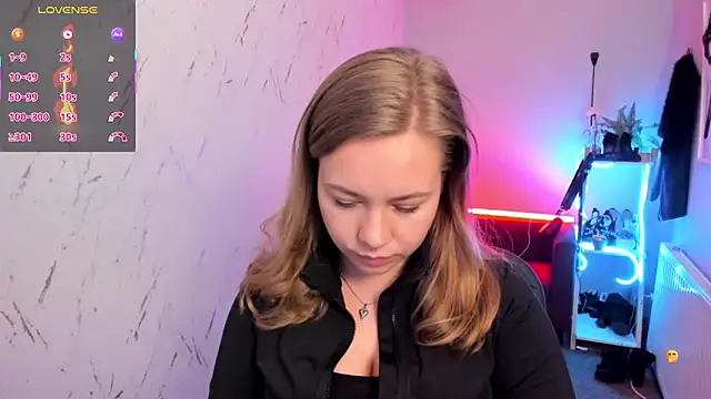 Snapshot of holly_xglam chatting on 03-20-26, 08:14 holly xglam online show from 03-20-26, 08:14