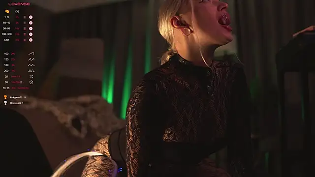 Snapshot of LinaKinky chatting on 12-02-24, 07:58 LinaKinky online show from 12-02-24, 07:58