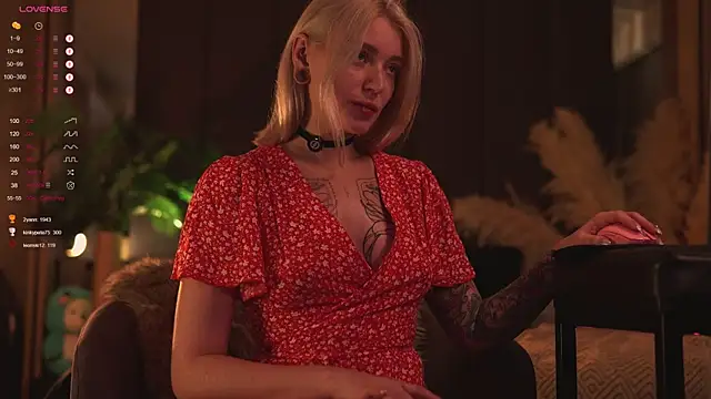 Snapshot of LinaKinky chatting on 12-08-24, 02:52 LinaKinky online show from 12-08-24, 02:52